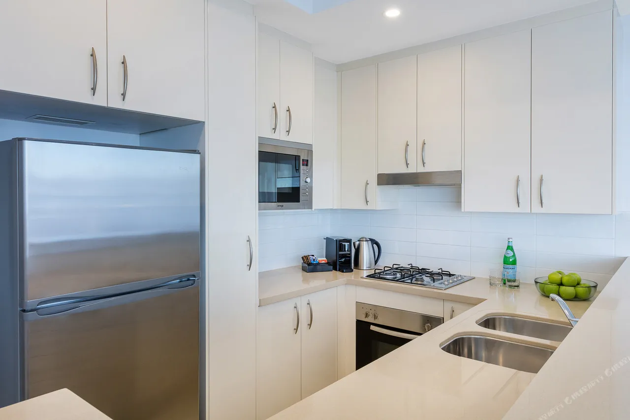 Meriton Suites Kent Street, Sydney — rooms and atmosphere