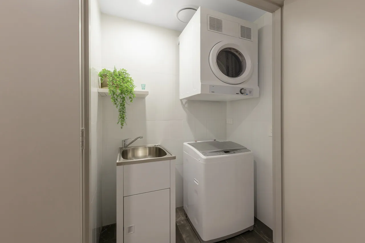 Meriton Suites Kent Street, Sydney — rooms and atmosphere