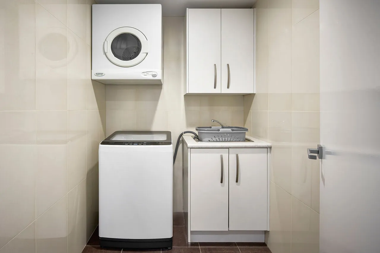 Meriton Suites World Tower — rooms and atmosphere