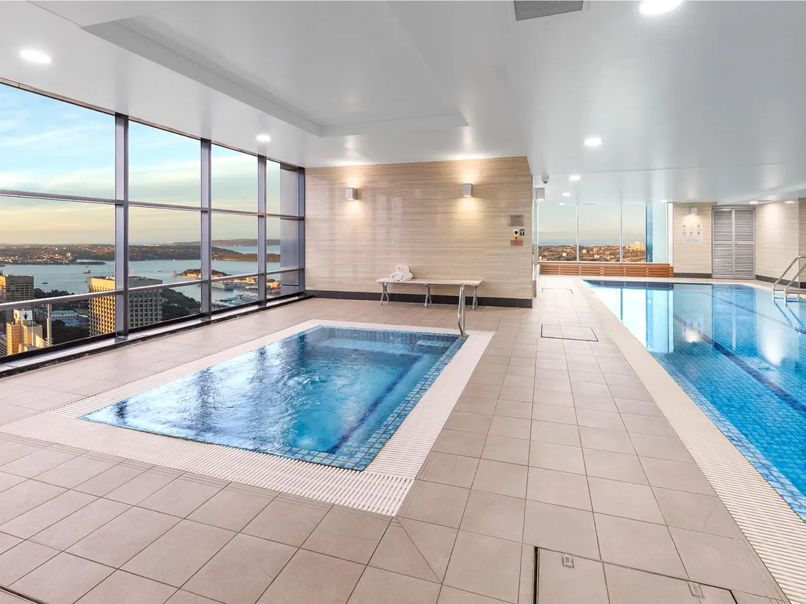 Meriton Suites World Tower — rooms and atmosphere