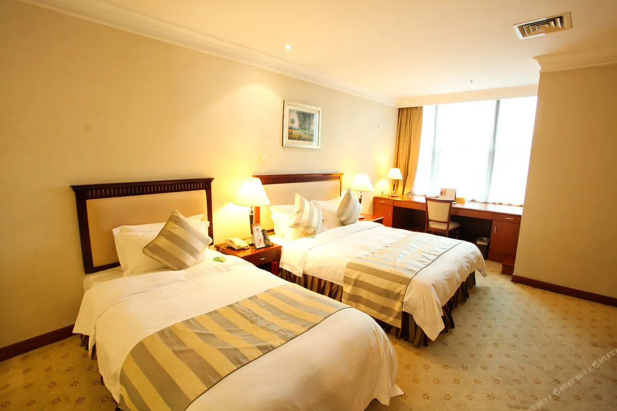 Metropark Hotel Shenzhen (Dongmen) — rooms and atmosphere