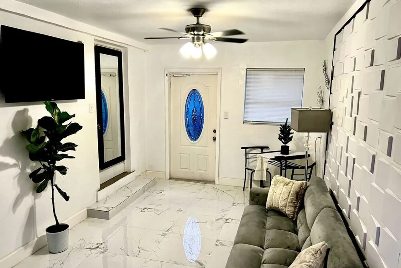 Miami Gardens Comfort Suite by Hard Rock Stadium — rooms and atmosphere