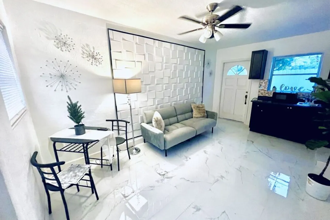 Miami Gardens Comfort Suite by Hard Rock Stadium — rooms and atmosphere