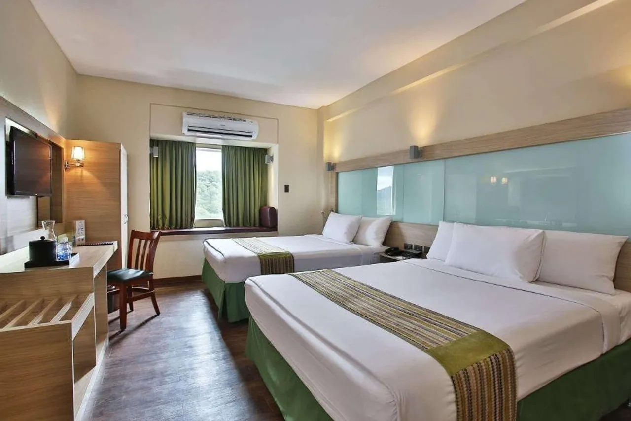 Microtel by Wyndham Baguio — rooms and atmosphere