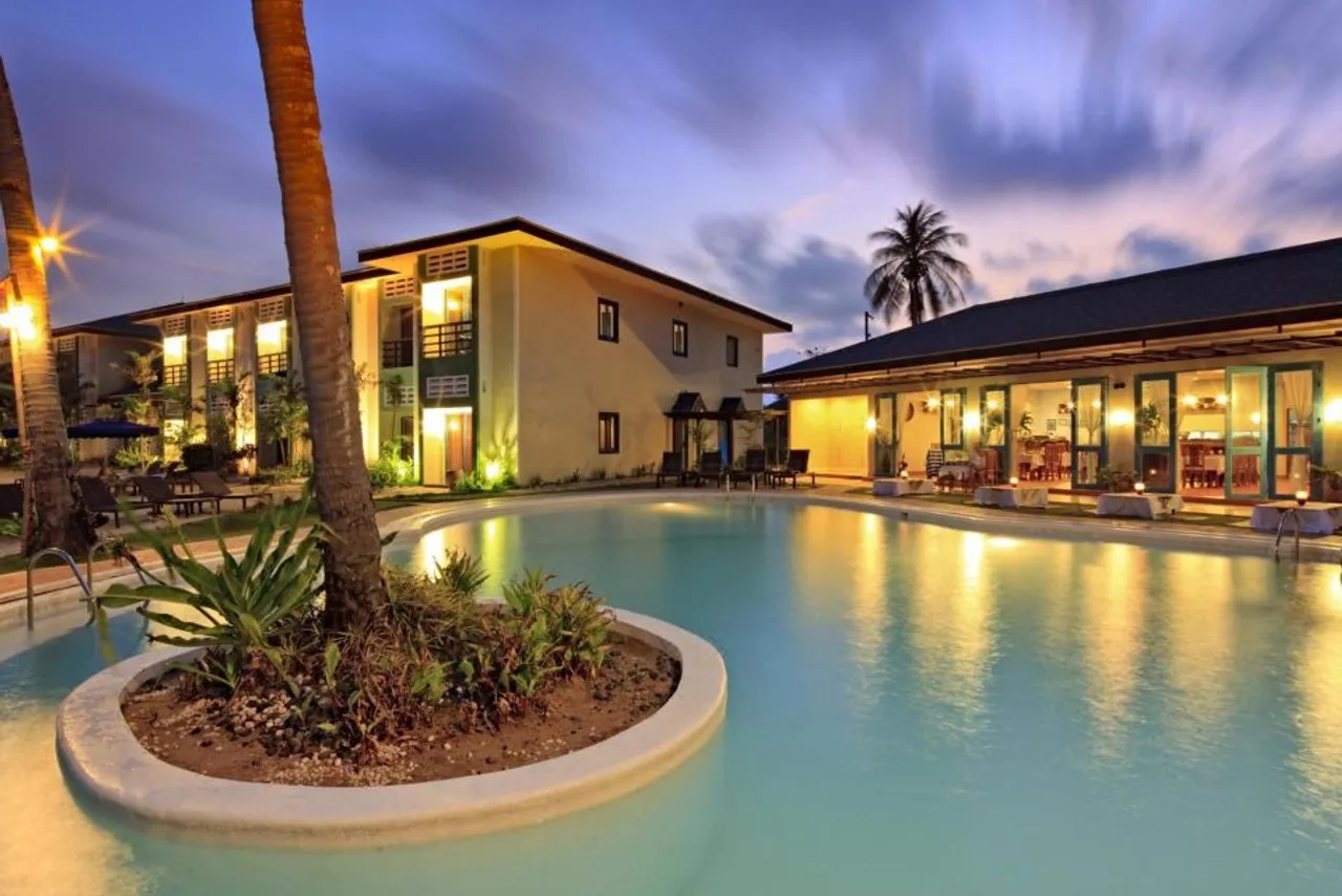 Microtel by Wyndham Puerto Princesa — rooms and atmosphere