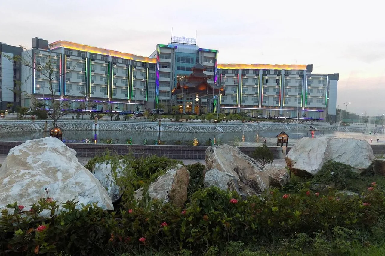 Mingalar Thiri Hotel — rooms and atmosphere