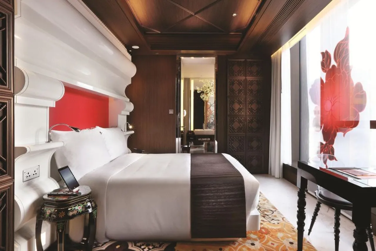 Mira Moon Hong Kong — rooms and atmosphere