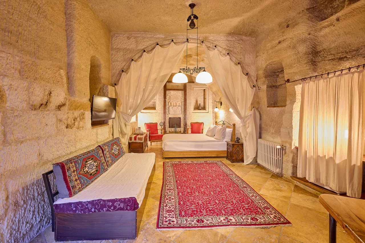 Mithra Cave Hotel — rooms and atmosphere