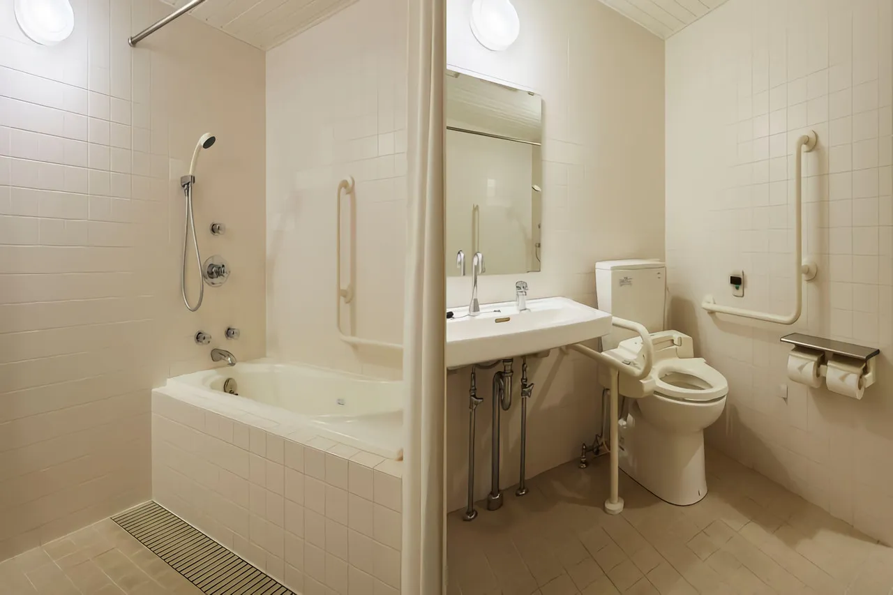 Mitsui Garden Hotel Prana Tokyo Bay — rooms and atmosphere