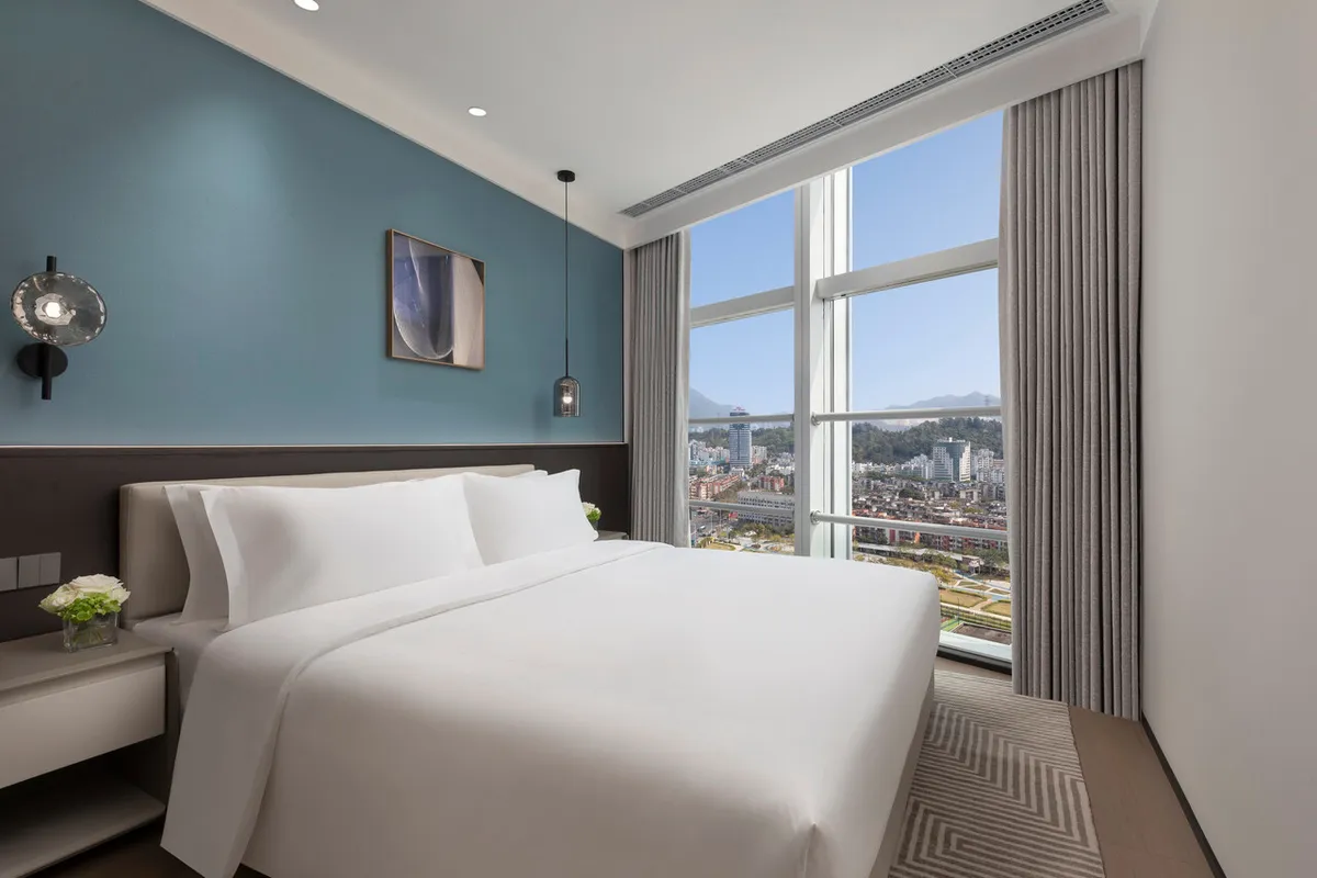 Modena by Fraser Shenzhen (Luohu Port) — rooms and atmosphere
