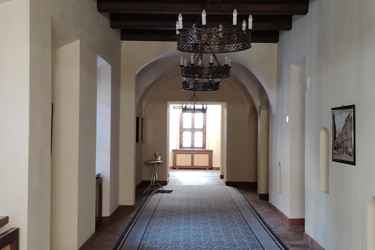 Monastyrski Hotel — rooms and atmosphere