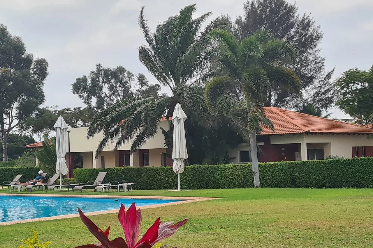 Montebelo Indy Maputo Congress Hotel — rooms and atmosphere