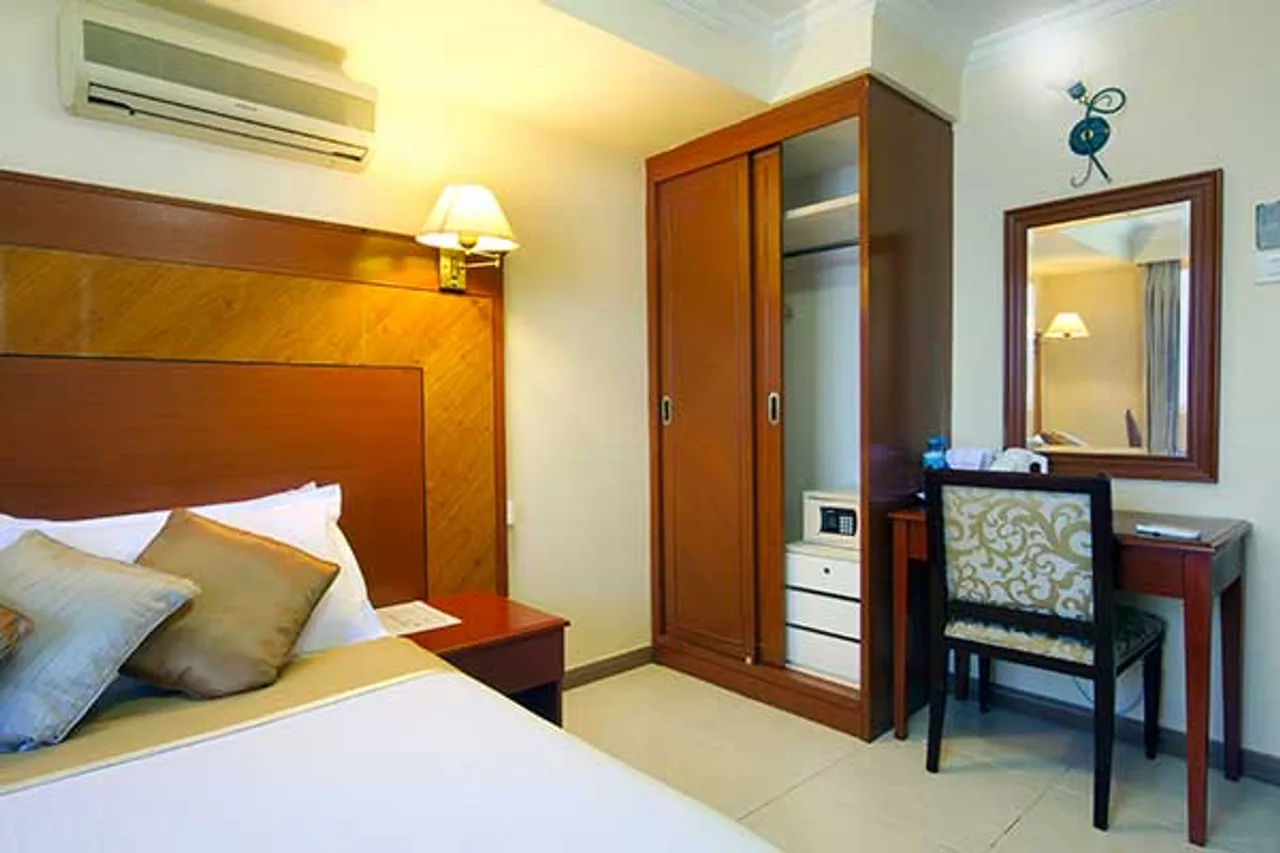 Mookai Hotel — rooms and atmosphere
