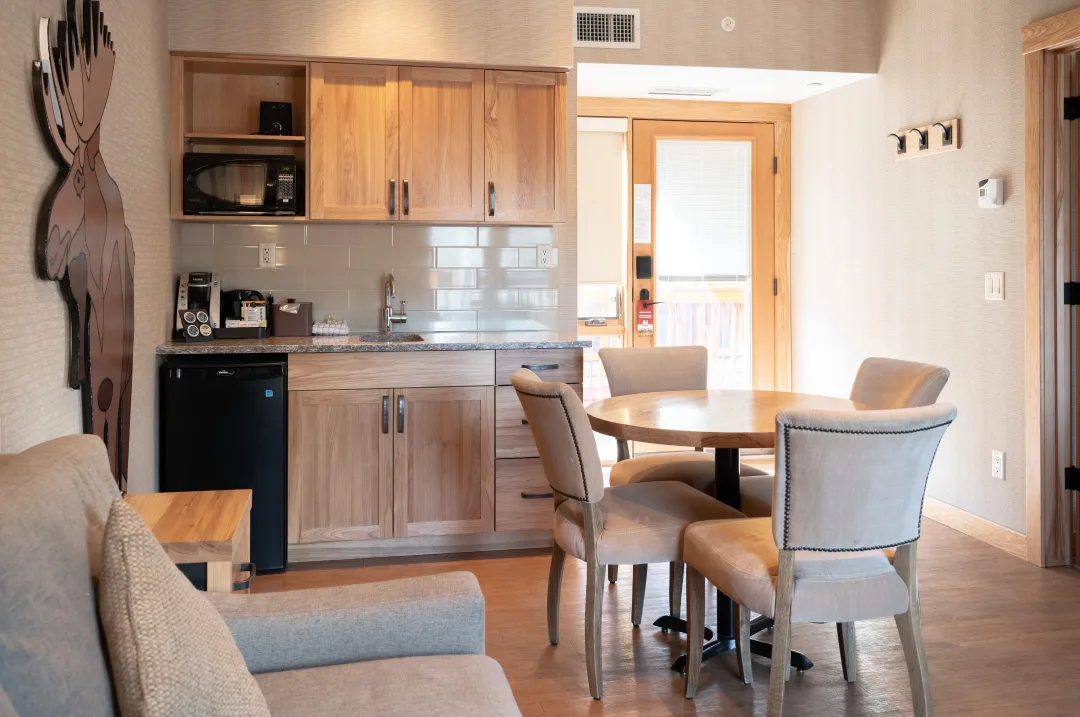 Moose Hotel and Suites — ภาพห้องพักและบรรยากาศ
