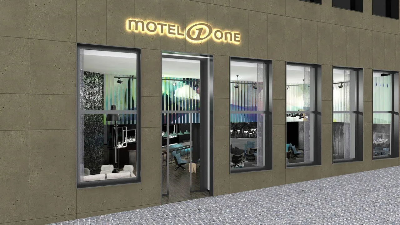 Motel One Basel — rooms and atmosphere