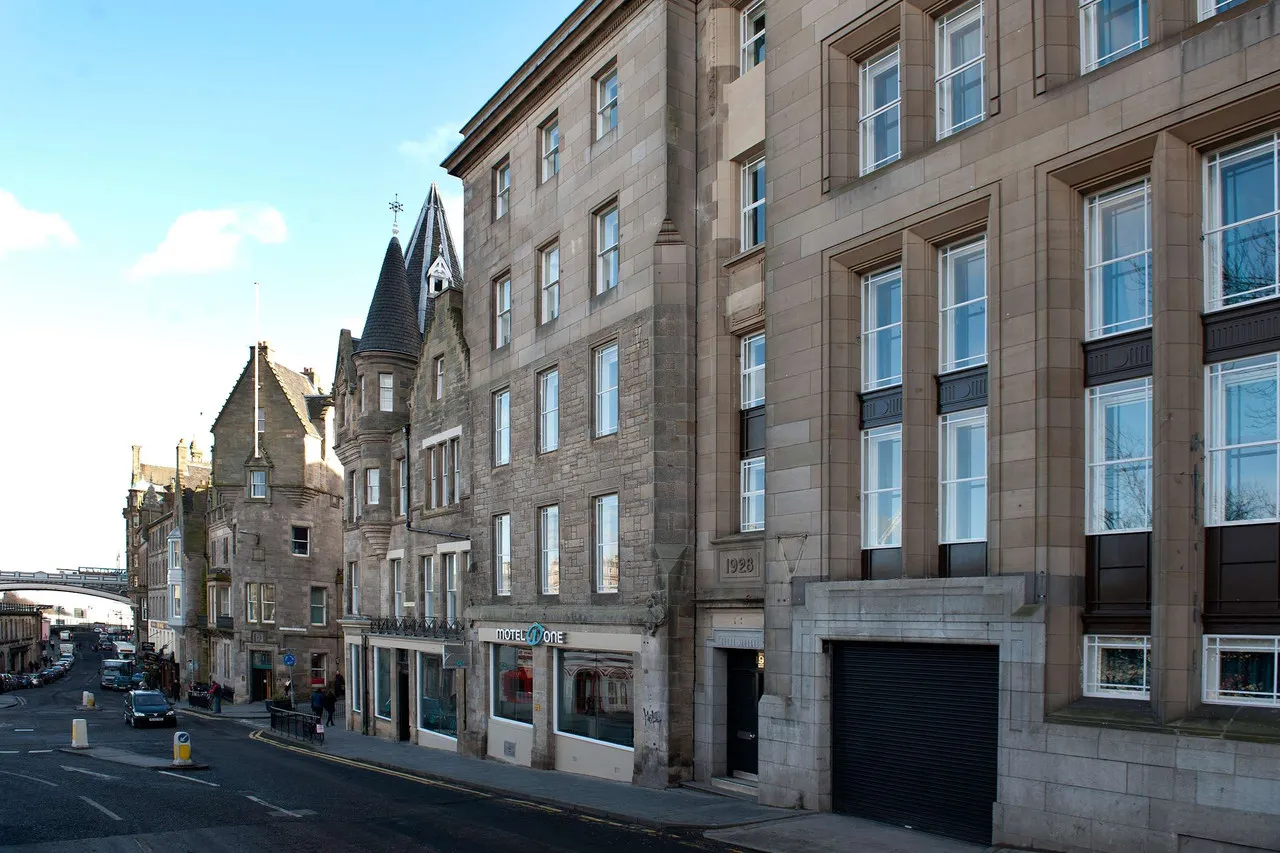 Motel One Edinburgh-Royal — rooms and atmosphere