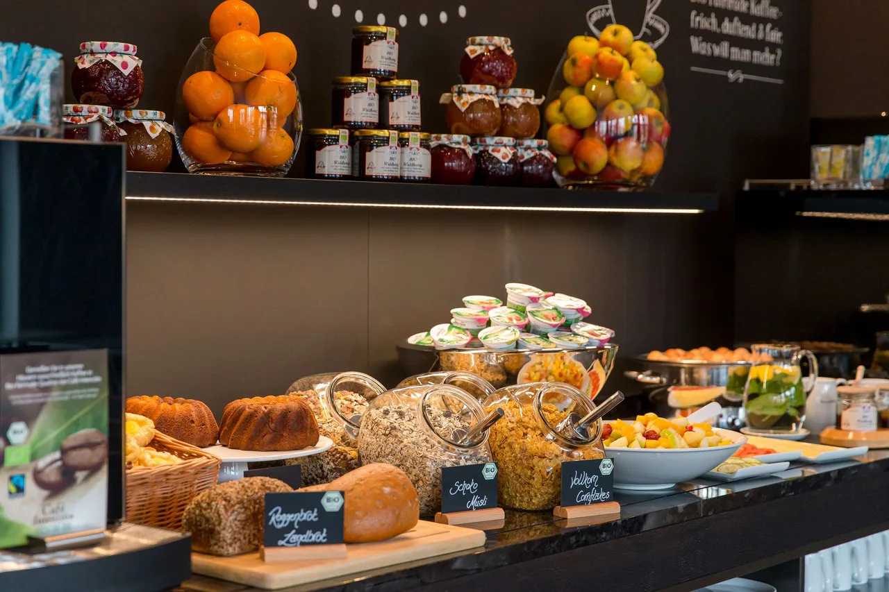 Motel One Hamburg am Michel — ภาพห้องพักและบรรยากาศ