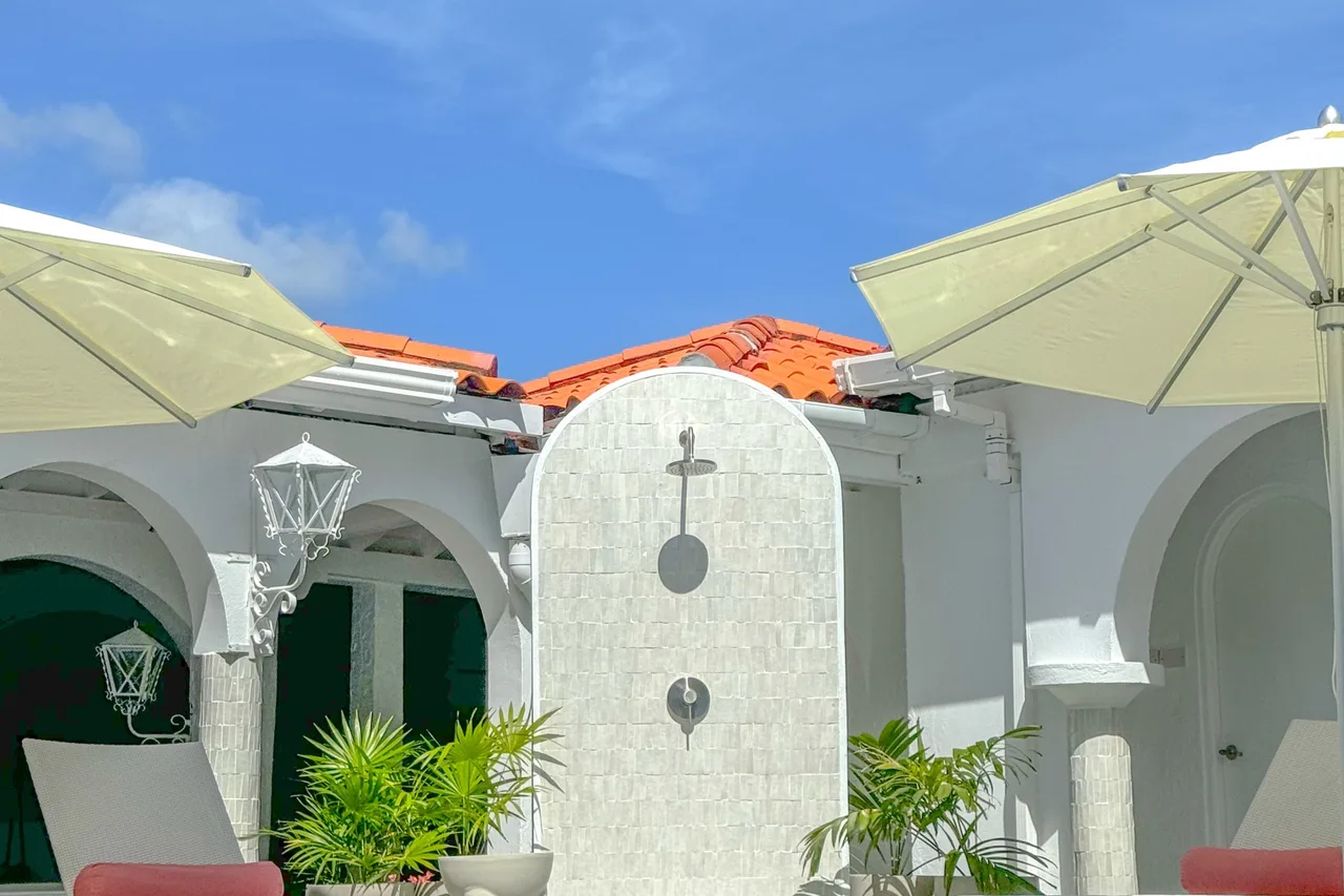 Mount Cinnamon Beach &amp; Wellness Resort — rooms and atmosphere