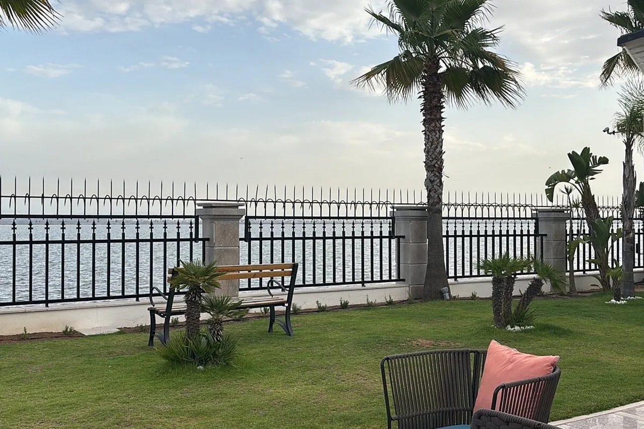 Mövenpick Hotel du Lac Tunis — rooms and atmosphere
