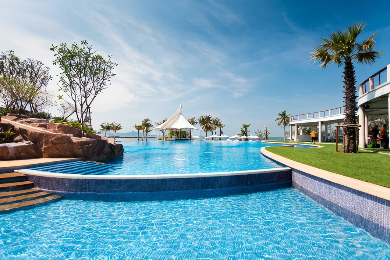 Movenpick Siam Hotel Na Jomtien Pattaya — rooms and atmosphere
