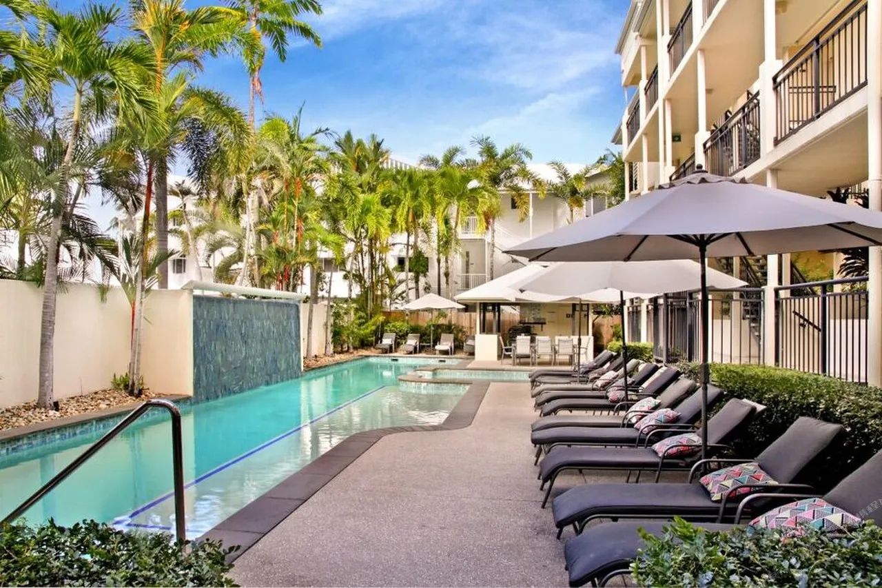 Mowbray by the Sea — rooms and atmosphere