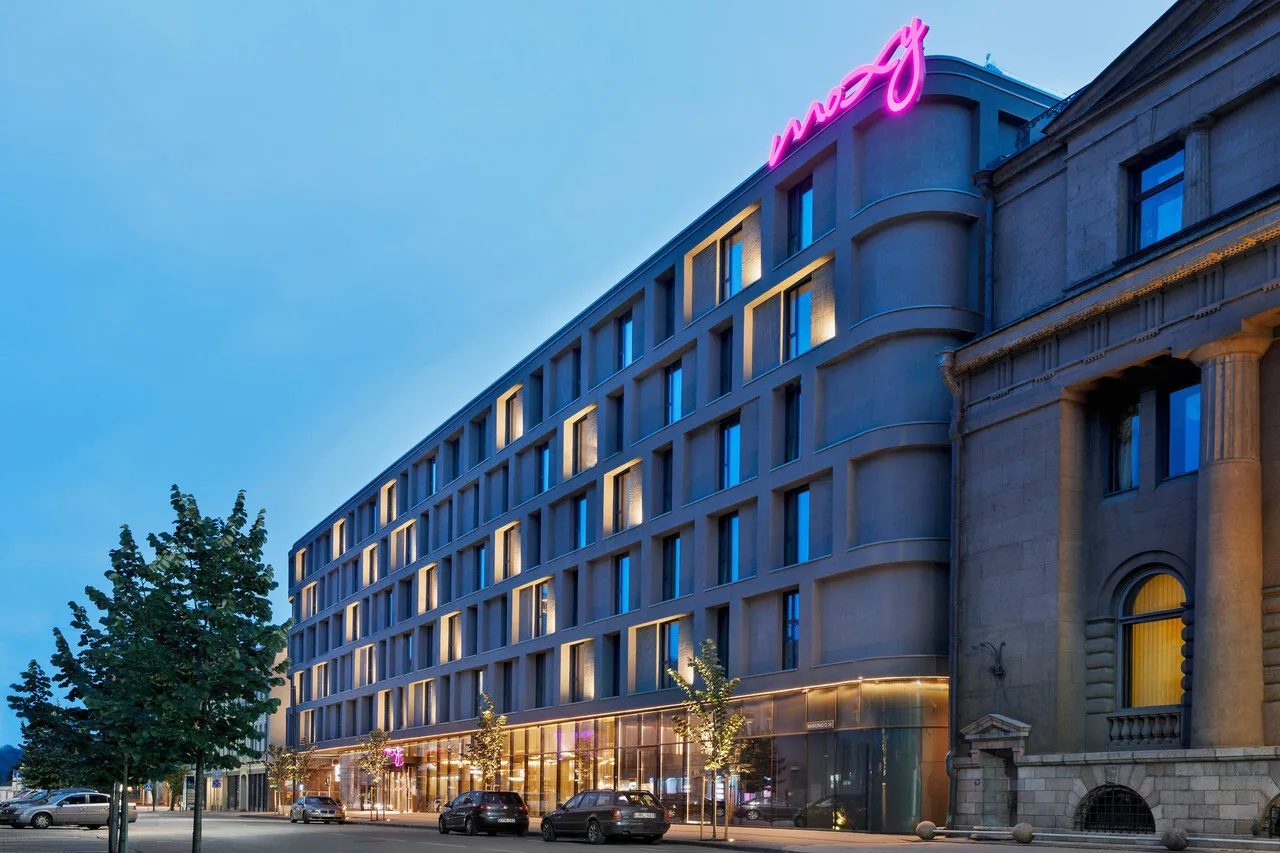 Moxy Kaunas Center — ภาพห้องพักและบรรยากาศ