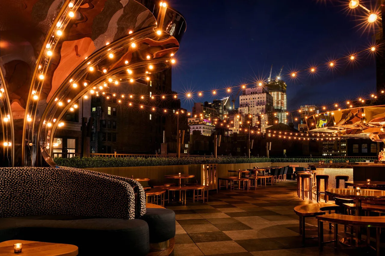 MOXY NYC Times Square — rooms and atmosphere