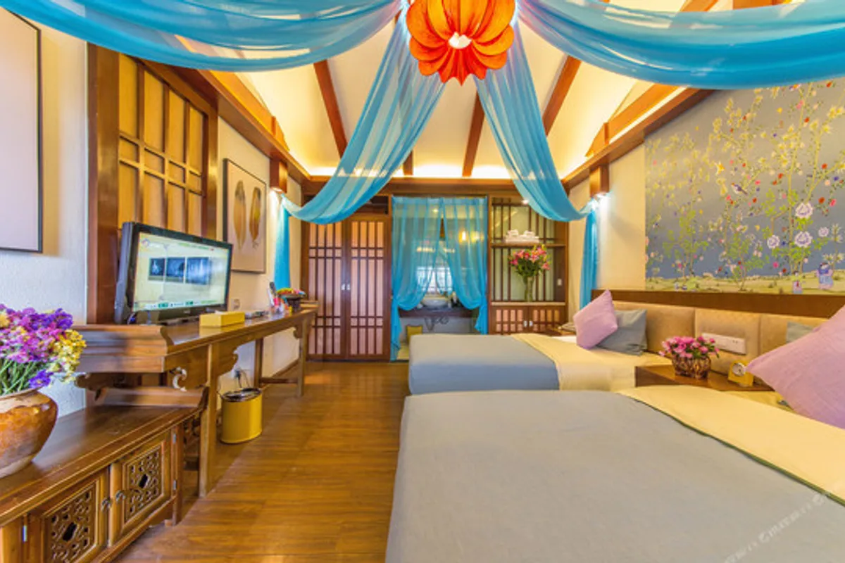 Mu Shi Yuan Inn Lijiang — rooms and atmosphere