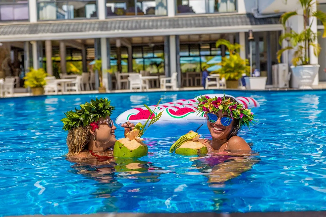 Muri Beach Club Hotel (Adults Only) — rooms and atmosphere