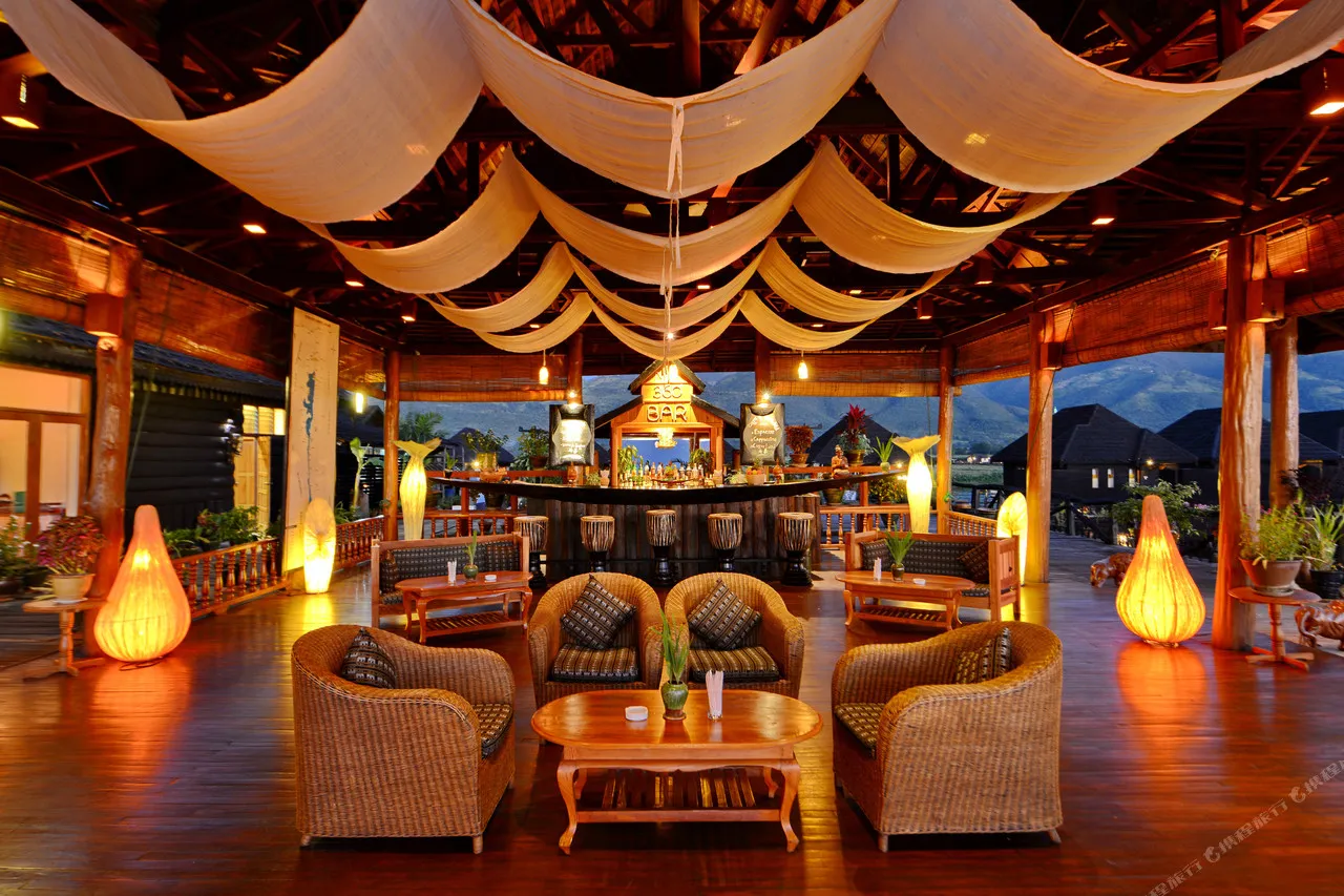 Myanmar Treasure Resort Inle — rooms and atmosphere