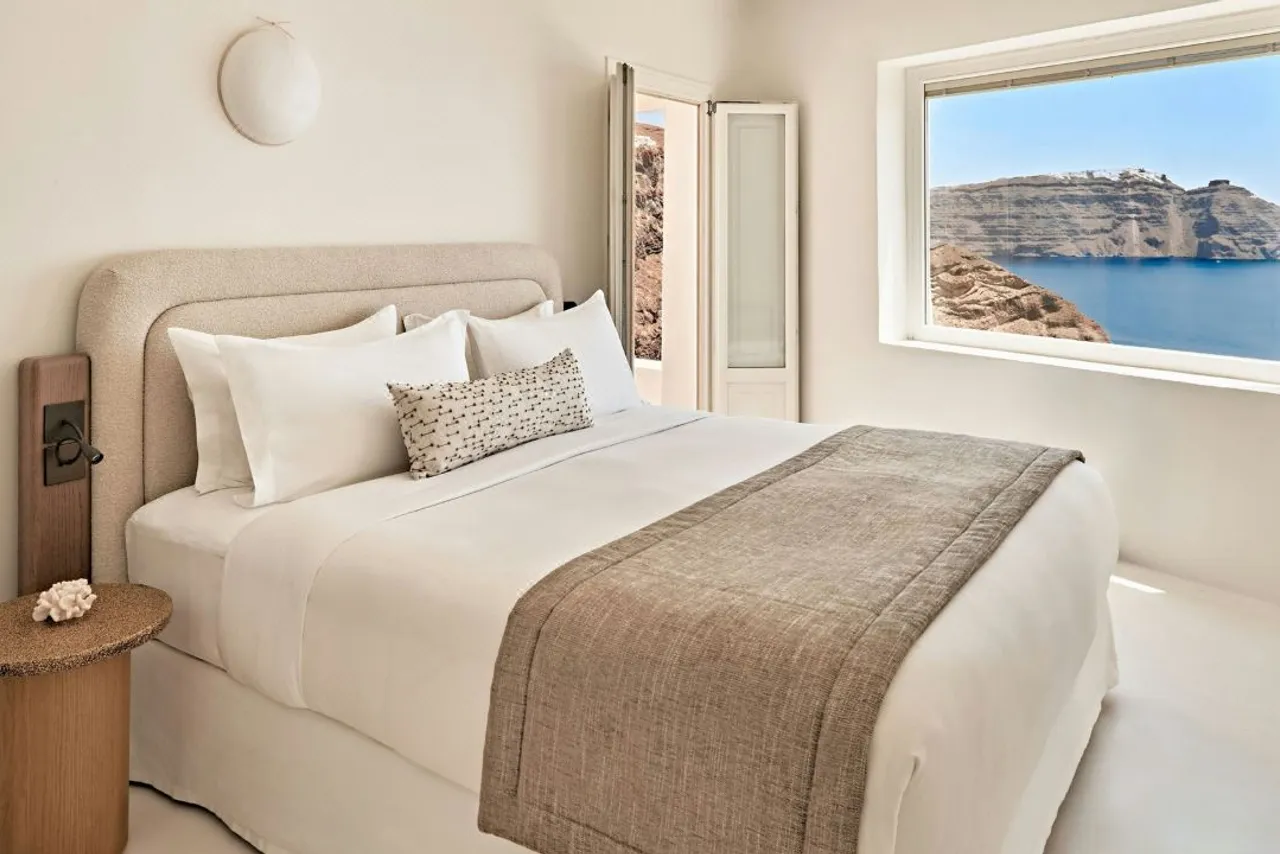 Mystique, a Luxury Collection Hotel, Santorini — rooms and atmosphere