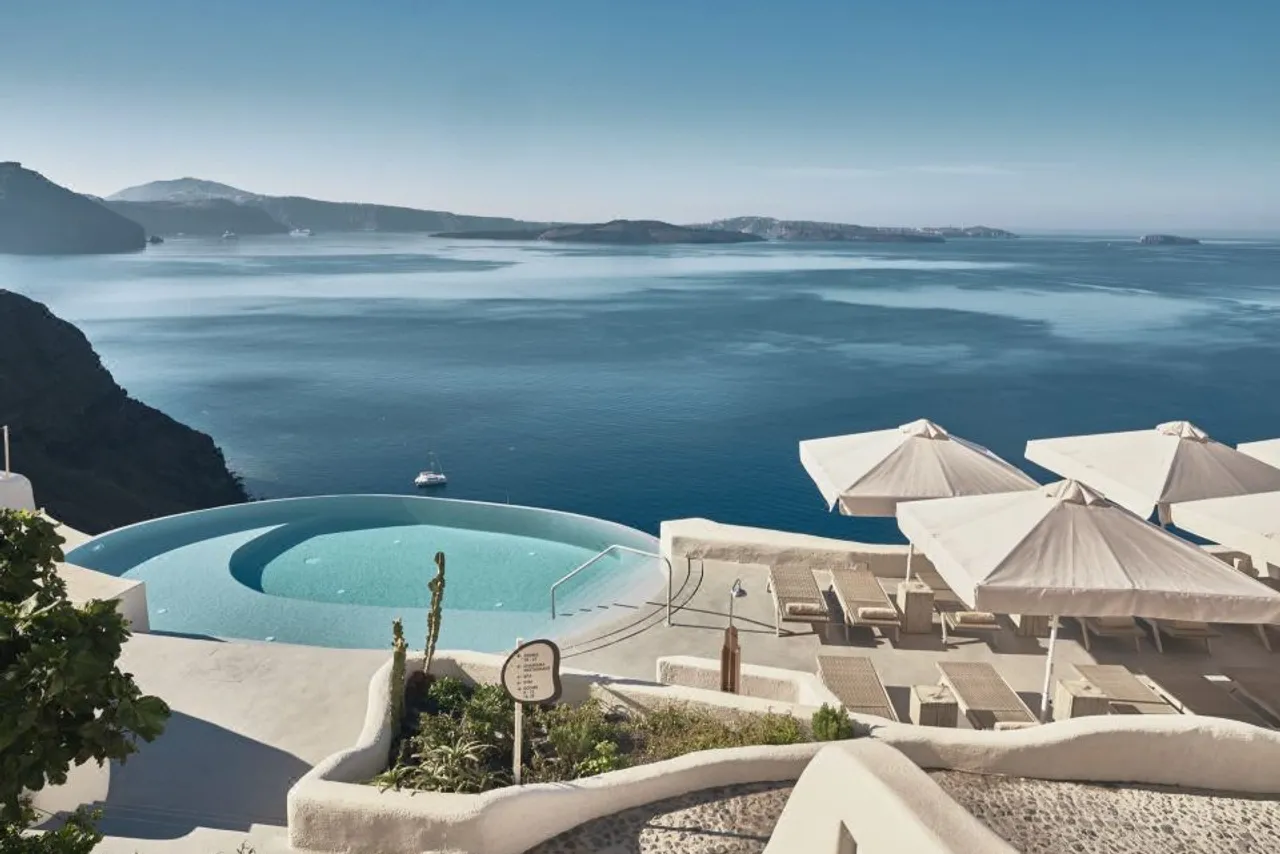 Mystique, a Luxury Collection Hotel, Santorini — rooms and atmosphere