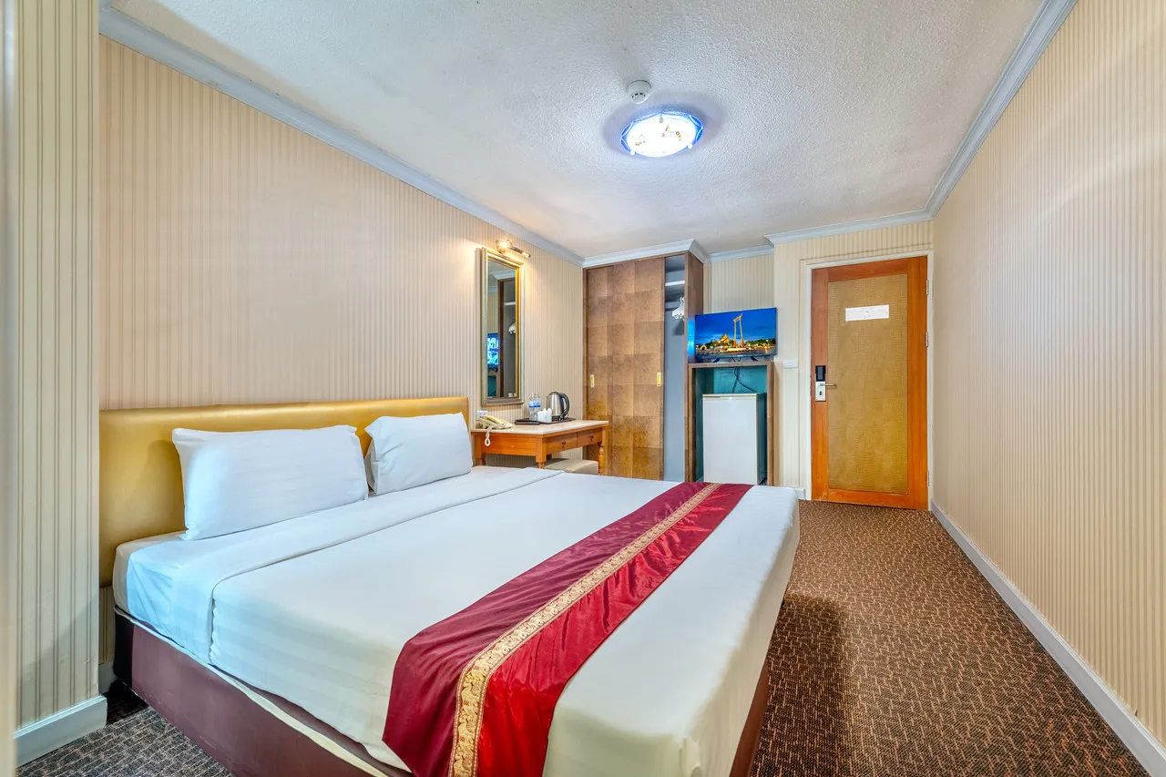 Nasa Vegas Hotel — rooms and atmosphere