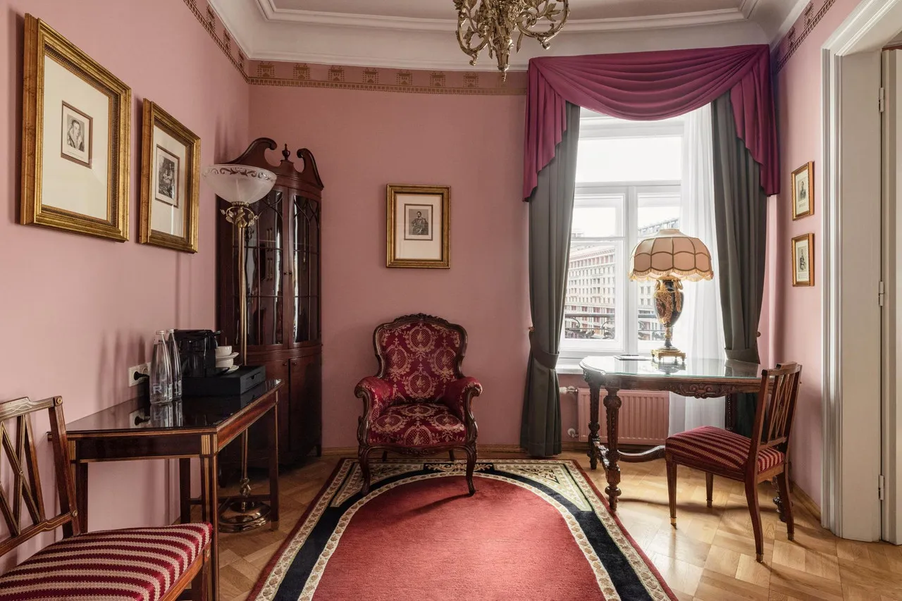 National Hotel Moscow — rooms and atmosphere