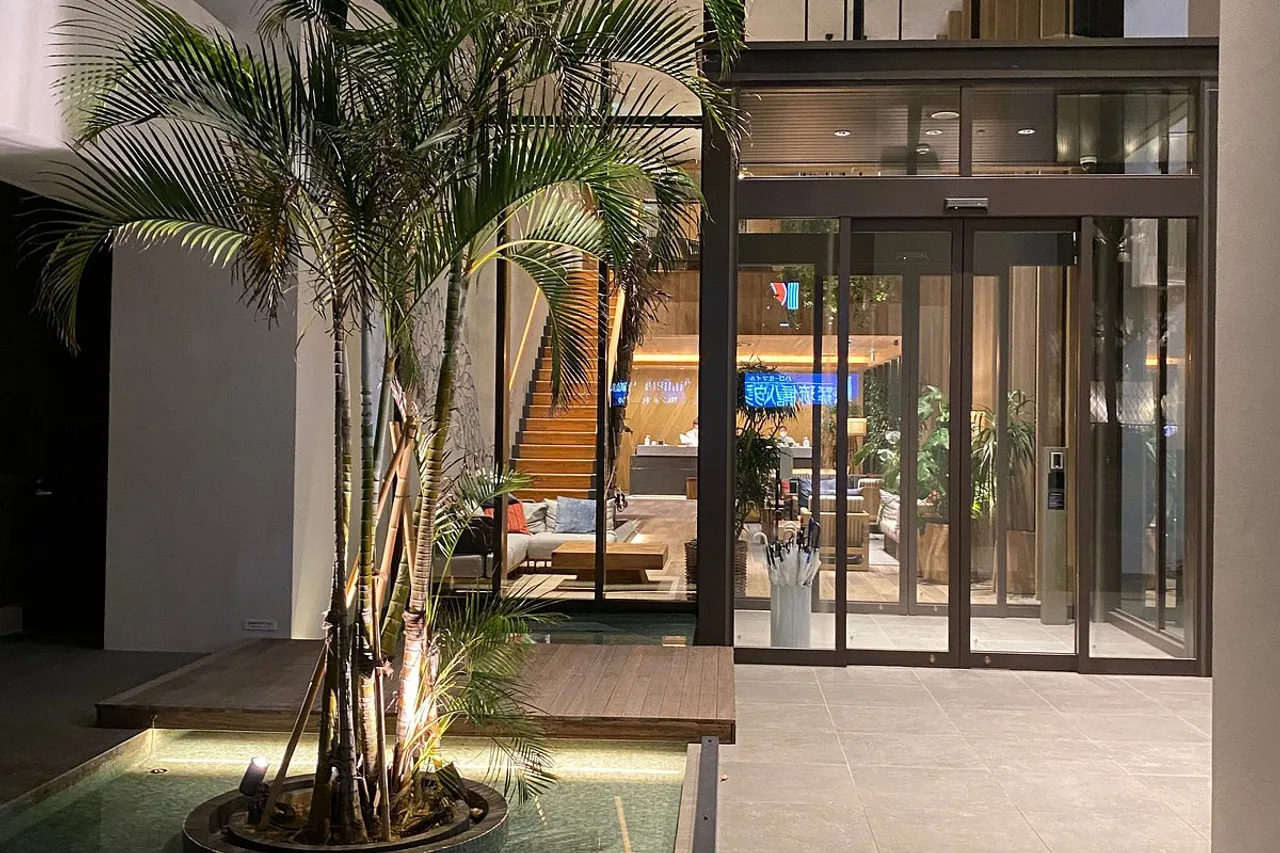 Nest Hotel Naha Kumoji — rooms and atmosphere