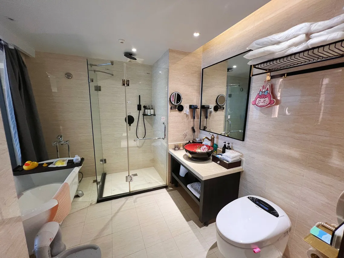 New Friendship Hotel Luoyang — rooms and atmosphere