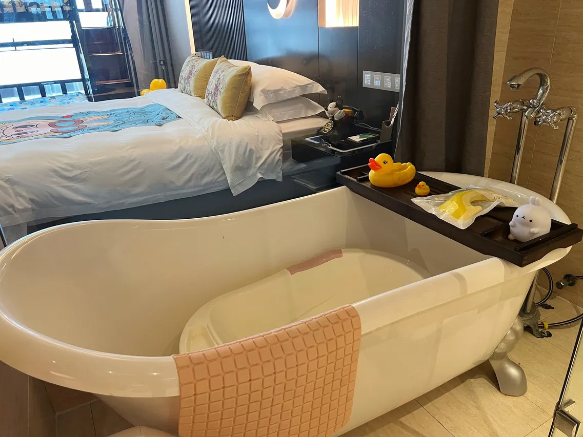 New Friendship Hotel Luoyang — rooms and atmosphere