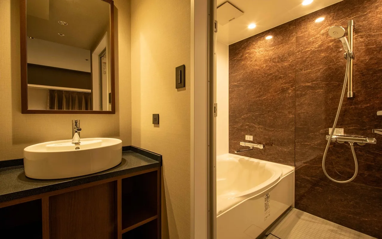 New Osaka Hotel — rooms and atmosphere