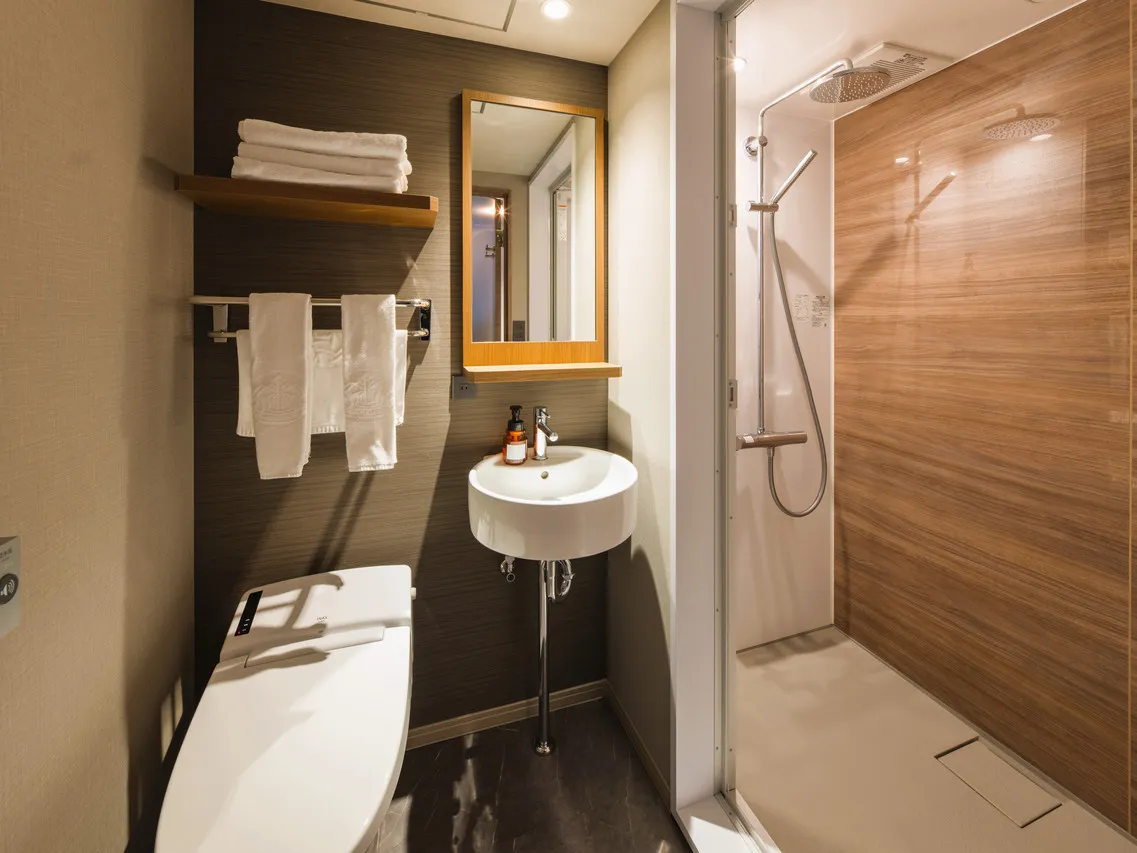 New Osaka Hotel — rooms and atmosphere
