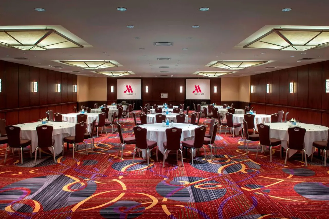 New York Marriott Marquis — rooms and atmosphere