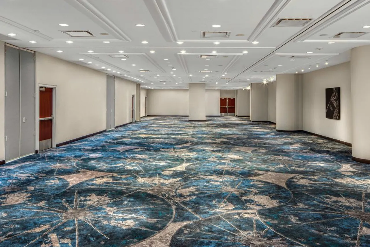 New York Marriott Marquis — rooms and atmosphere