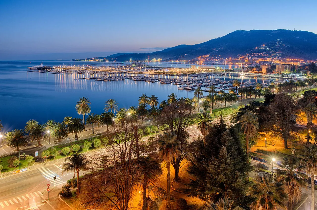 Hotel NH La Spezia — ภาพห้องพักและบรรยากาศ