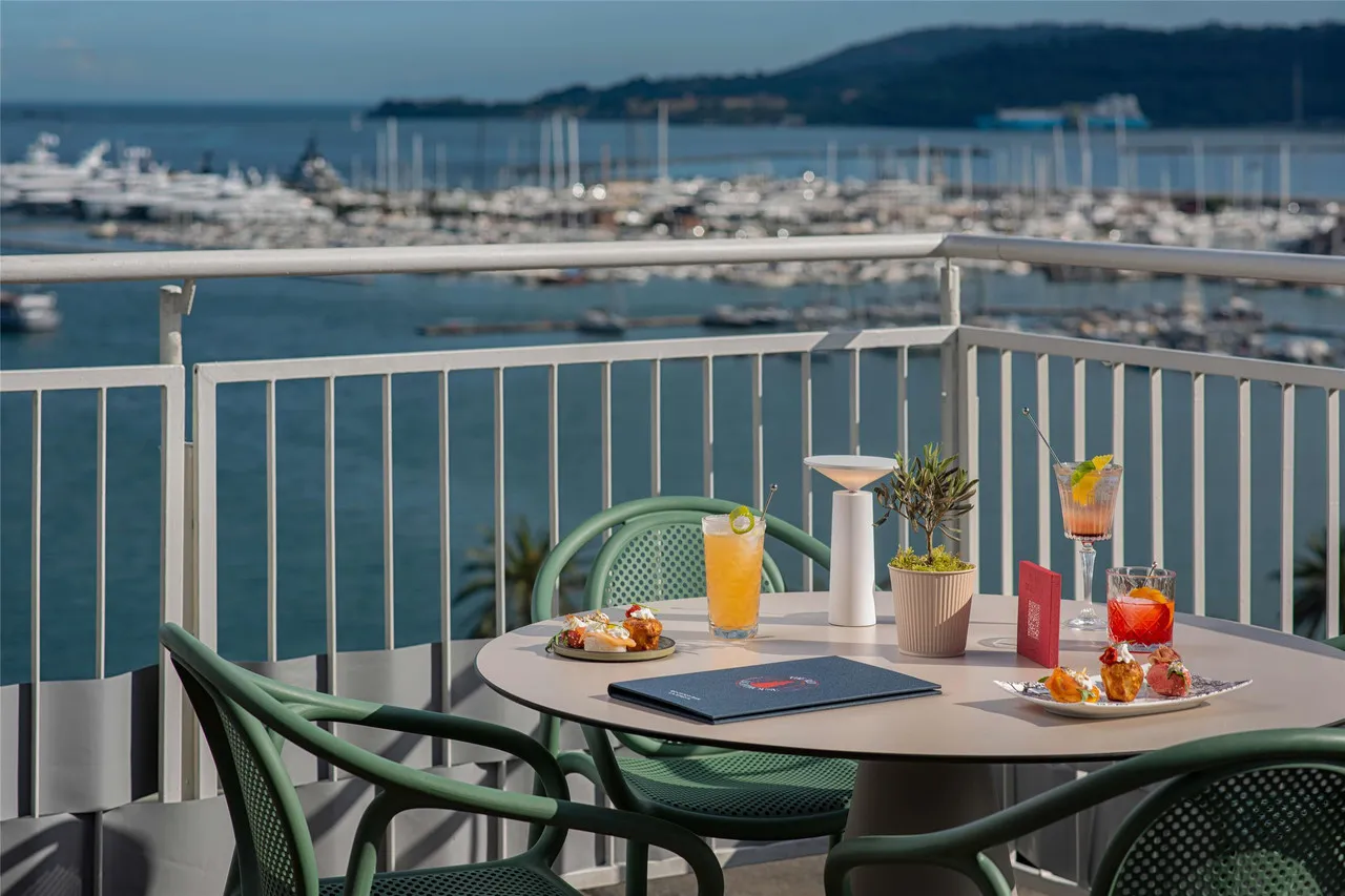 Hotel NH La Spezia — ภาพห้องพักและบรรยากาศ