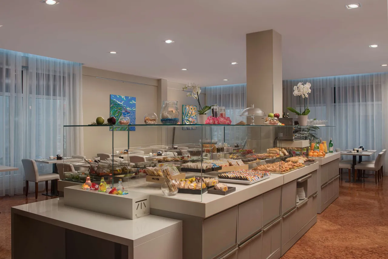 Hotel NH La Spezia — ภาพห้องพักและบรรยากาศ