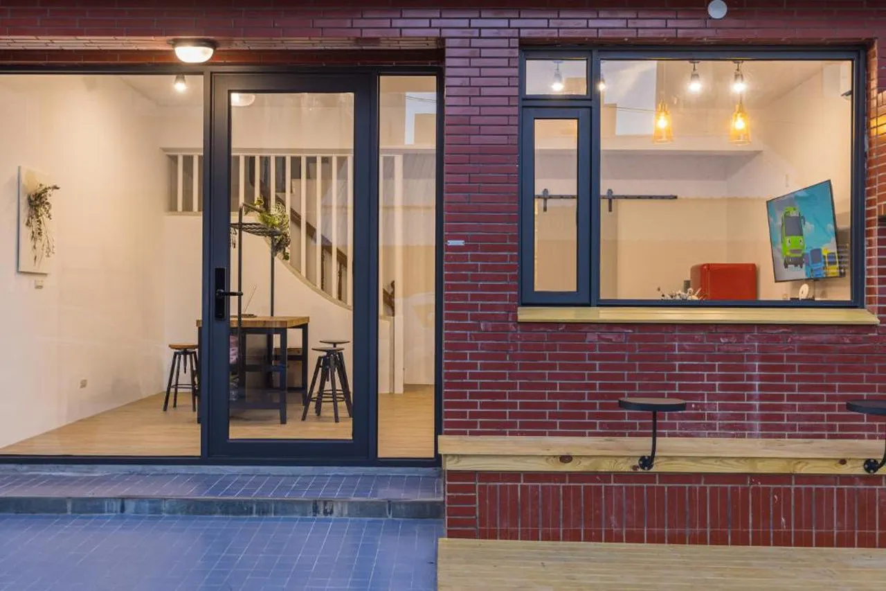 Nice Hostel — rooms and atmosphere