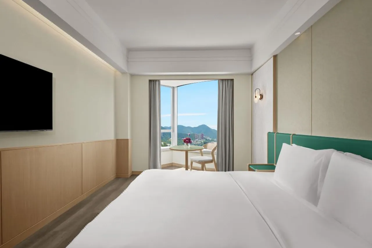 Nina Hotel Island South — rooms and atmosphere