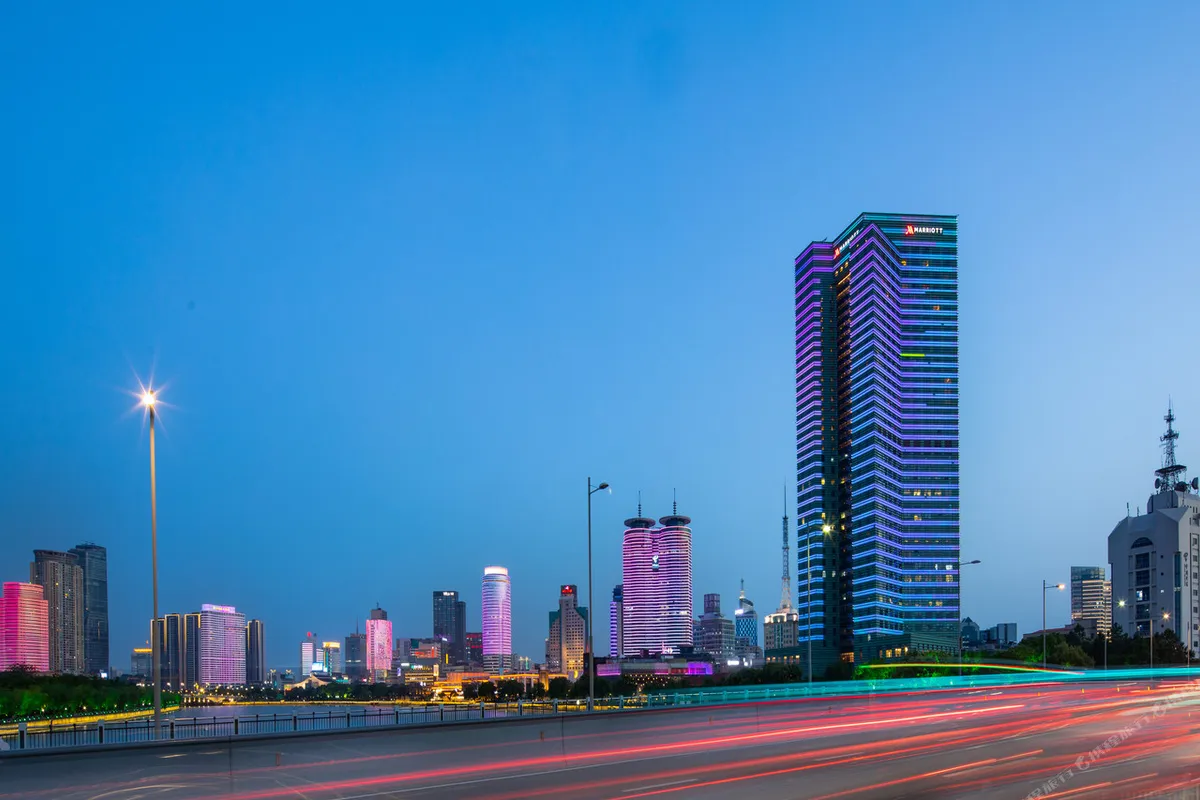 Ningbo Marriott Hotel — rooms and atmosphere