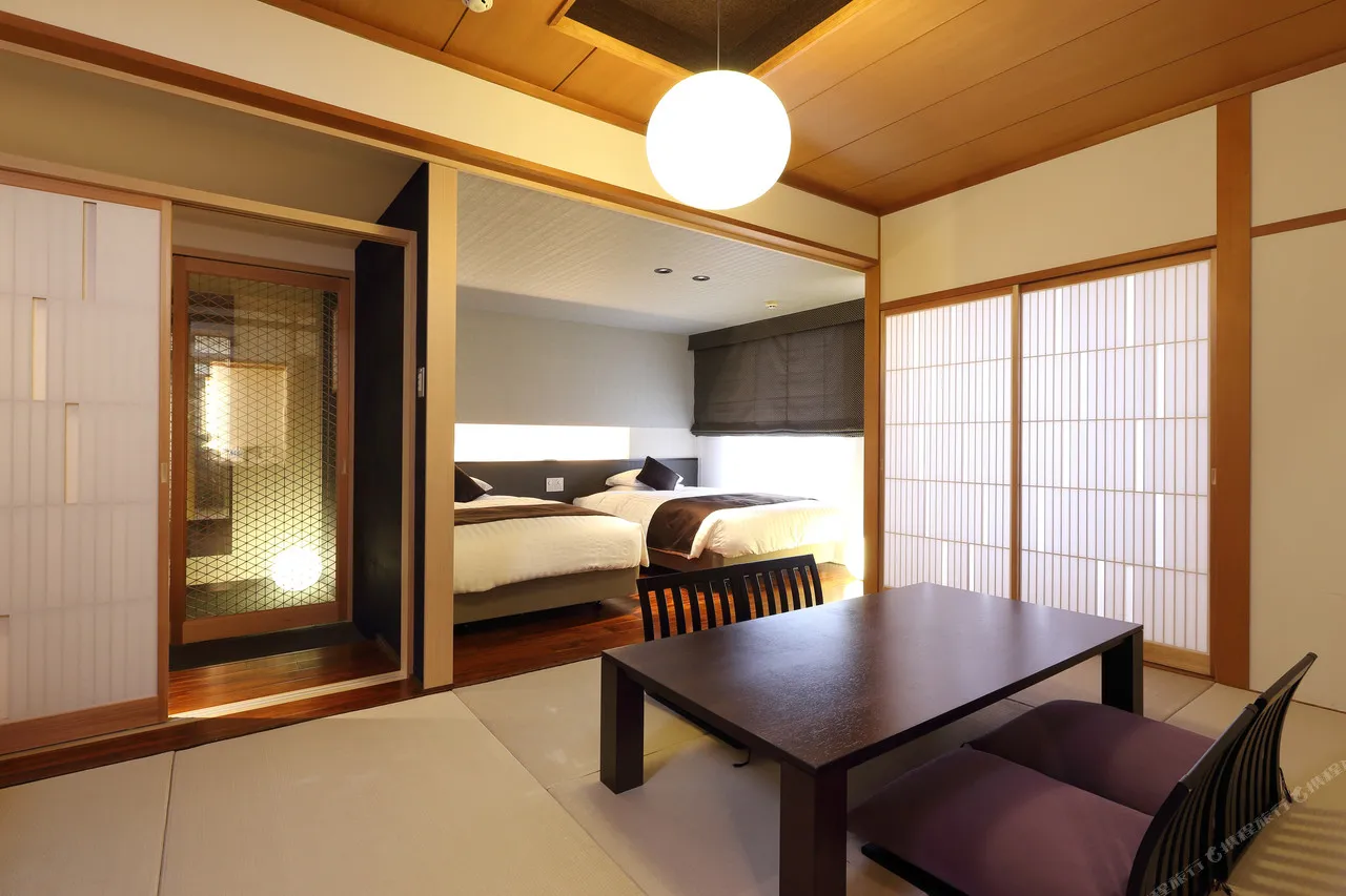 Nishitetsu Grand Hotel — rooms and atmosphere