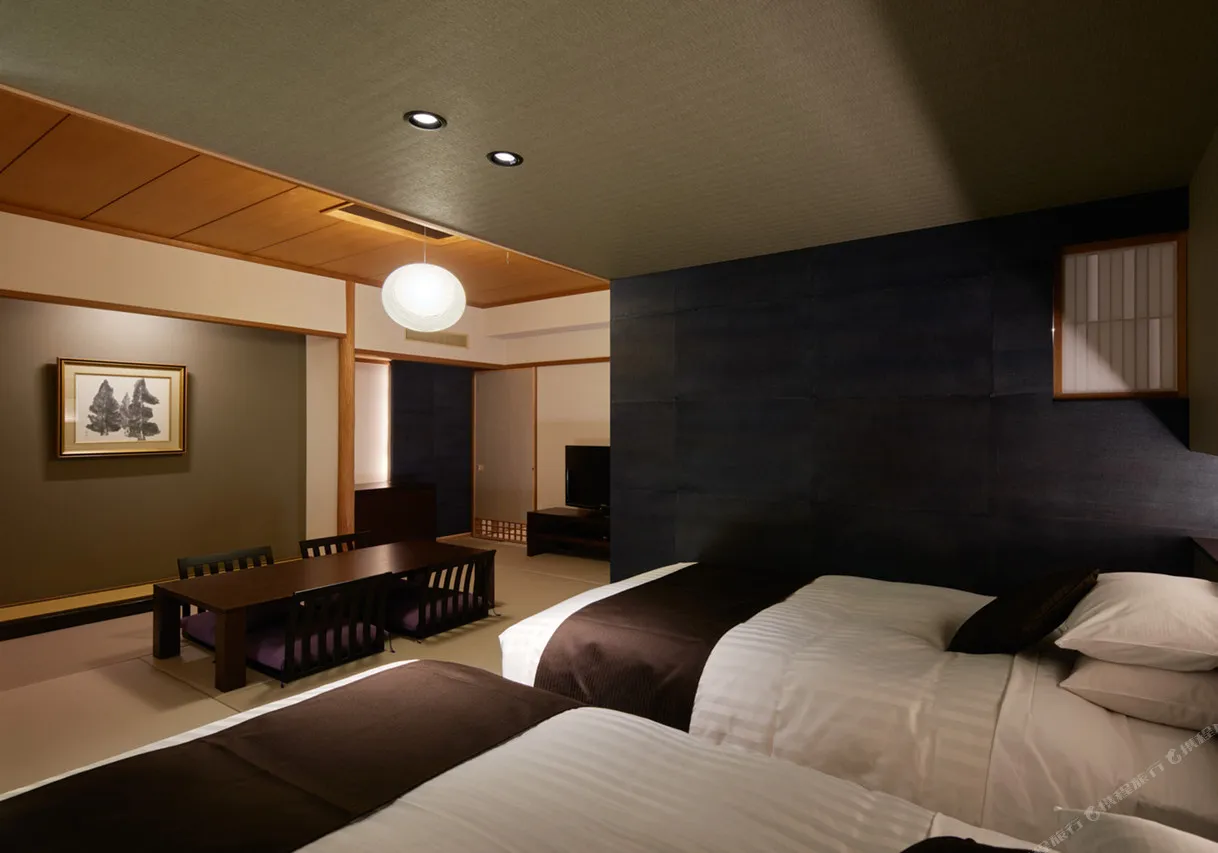 Nishitetsu Grand Hotel — rooms and atmosphere