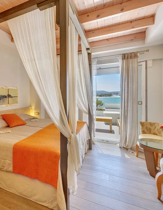 Nissaki Beach Hotel — ภาพห้องพักและบรรยากาศ
